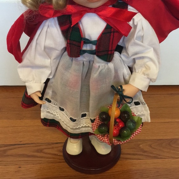 Vintage Red Riding Hood Porcelain Doll in Original Box - Picture 5 of 12